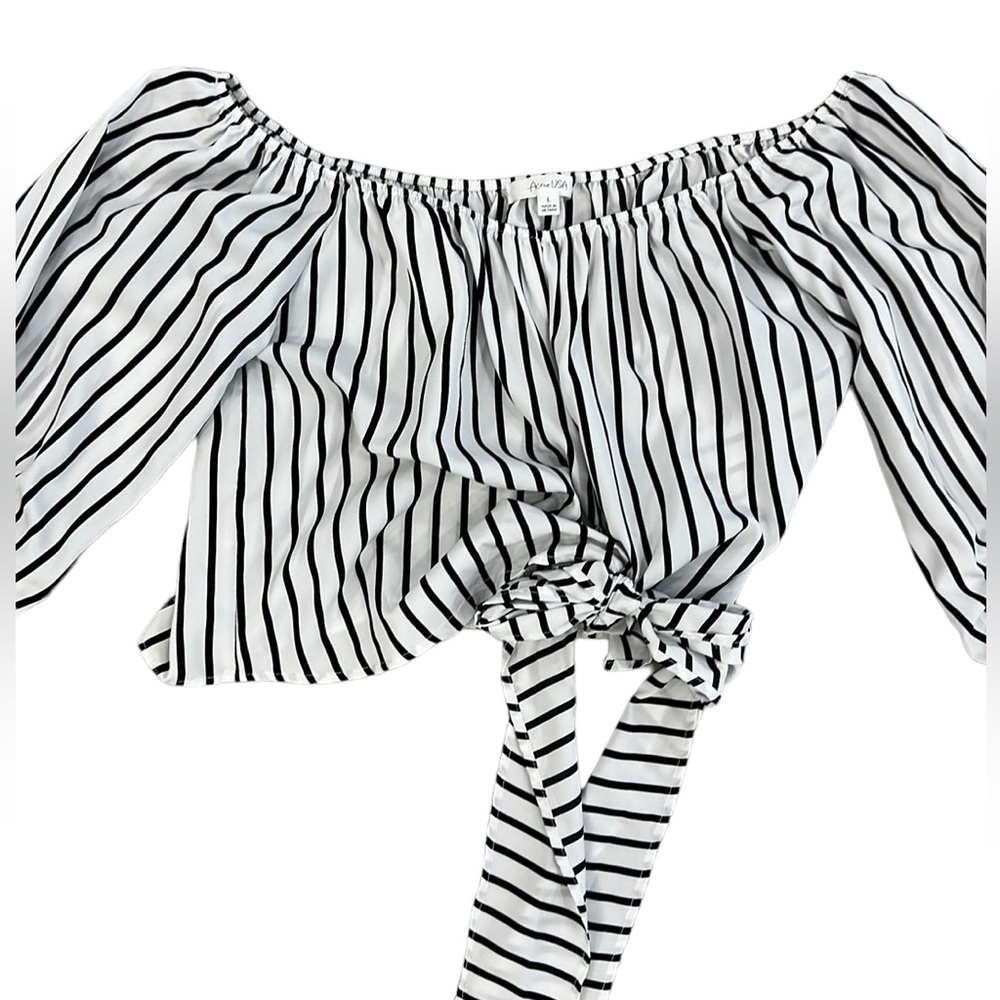 NWOT Off shoulder crop top | large